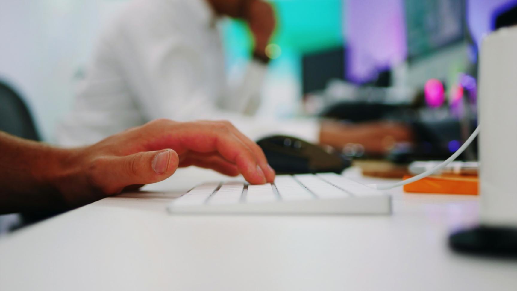 Collaborative financial education session with personalized guidance